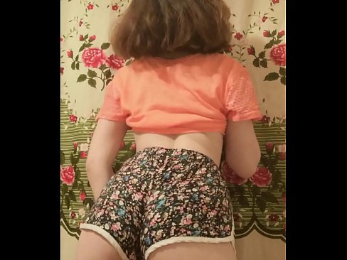 ❤️ Dhallaan yar oo sexy ah oo iska siibaysa surwaalka gaaban ee kamarada ❤️❌ Muqaal dabada %so.pornohdmega.ru ❌️❤